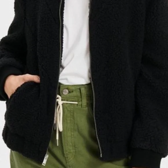 UGG NWT Chevron Annalise comfy soft jacket, NWT Size M - Picture 3 of 3